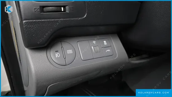 HYUNDAI STAREX 5-SEATER VAN