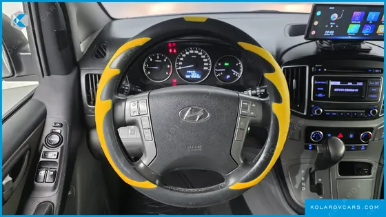 HYUNDAI STAREX 5-SEATER VAN