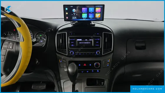 HYUNDAI STAREX 5-SEATER VAN
