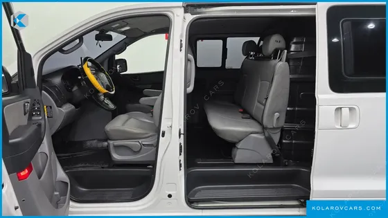 HYUNDAI STAREX 5-SEATER VAN
