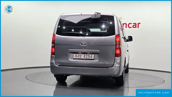 HYUNDAI STAREX 5-SEATER VAN