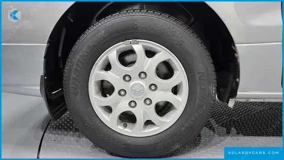 HYUNDAI STAREX 5-SEATER VAN
