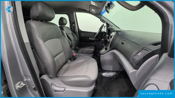HYUNDAI STAREX 5-SEATER VAN