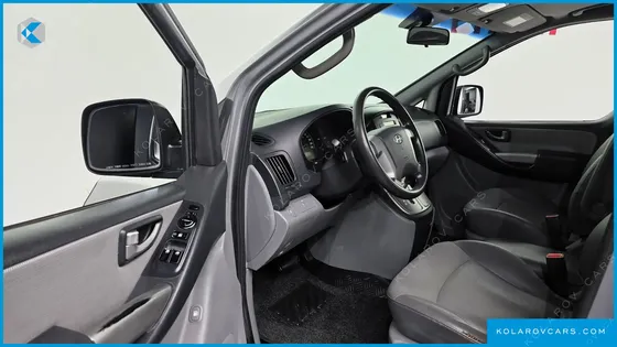 HYUNDAI STAREX 5-SEATER VAN