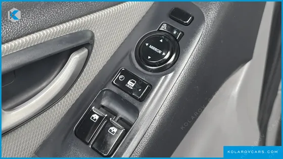HYUNDAI STAREX 5-SEATER VAN