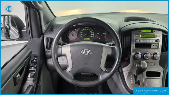 HYUNDAI STAREX 5-SEATER VAN