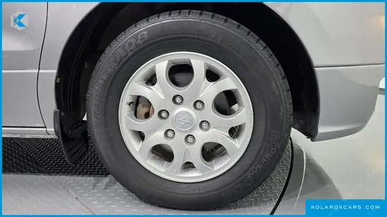 HYUNDAI STAREX 5-SEATER VAN