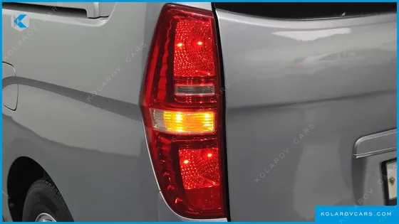 HYUNDAI STAREX 5-SEATER VAN