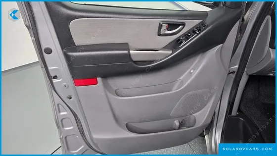 HYUNDAI STAREX 5-SEATER VAN