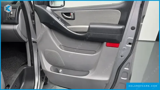 HYUNDAI STAREX 5-SEATER VAN