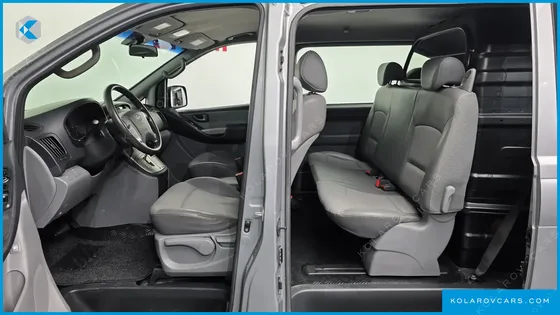 HYUNDAI STAREX 5-SEATER VAN