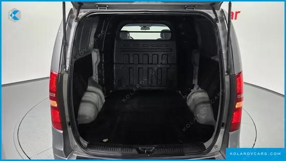 HYUNDAI STAREX 5-SEATER VAN