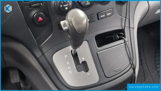 HYUNDAI STAREX 12-SEATER WAGON