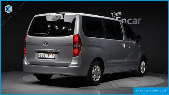 HYUNDAI STAREX 5-SEATER VAN