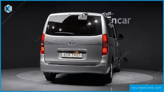 HYUNDAI STAREX 5-SEATER VAN