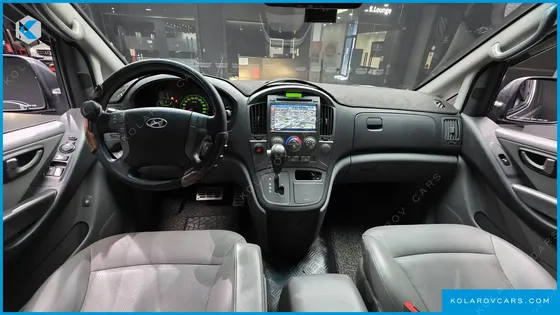 HYUNDAI STAREX 5-SEATER VAN