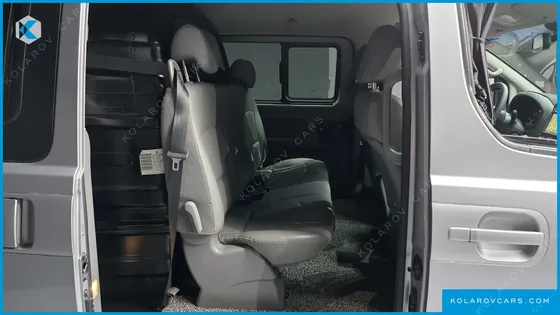 HYUNDAI STAREX 5-SEATER VAN
