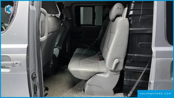 HYUNDAI STAREX 5-SEATER VAN