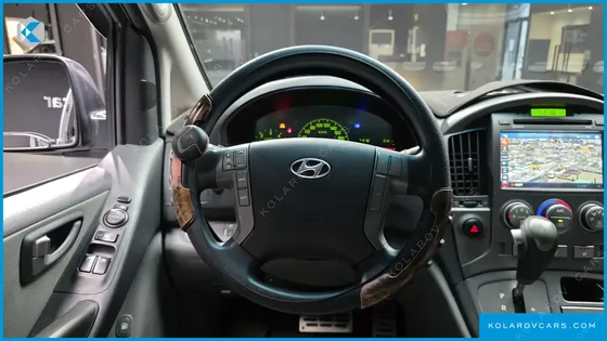 HYUNDAI STAREX 5-SEATER VAN