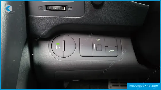 HYUNDAI STAREX 5-SEATER VAN