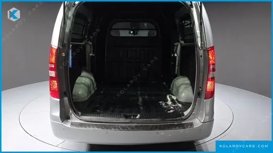 HYUNDAI STAREX 5-SEATER VAN