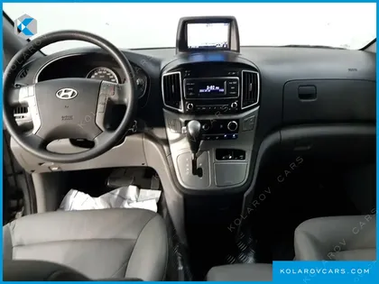 HYUNDAI STAREX 5-SEATER VAN