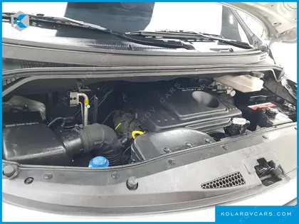HYUNDAI STAREX 5-SEATER VAN