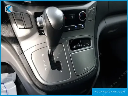 HYUNDAI STAREX 5-SEATER VAN