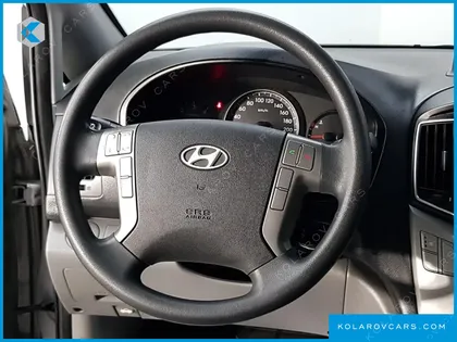 HYUNDAI STAREX 5-SEATER VAN