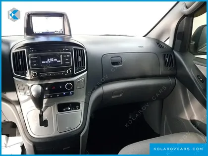 HYUNDAI STAREX 5-SEATER VAN