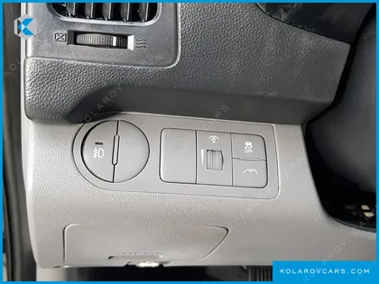 HYUNDAI STAREX 5-SEATER VAN