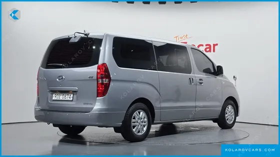 HYUNDAI STAREX 5-SEATER VAN