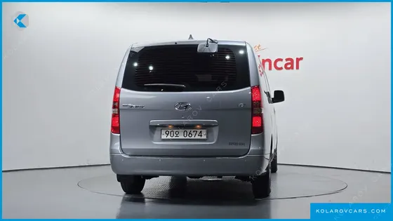 HYUNDAI STAREX 5-SEATER VAN