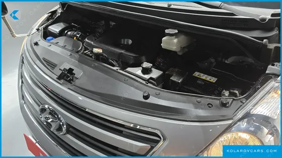 HYUNDAI STAREX 5-SEATER VAN