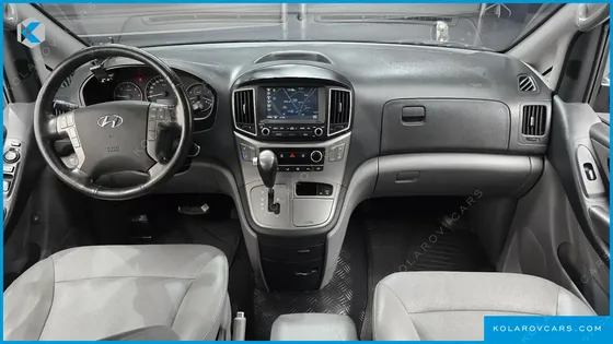 HYUNDAI STAREX 5-SEATER VAN
