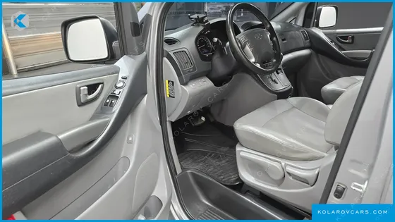 HYUNDAI STAREX 5-SEATER VAN