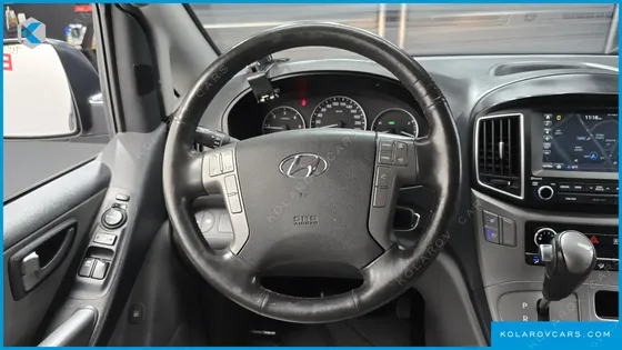HYUNDAI STAREX 5-SEATER VAN