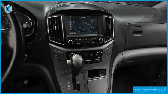 HYUNDAI STAREX 5-SEATER VAN