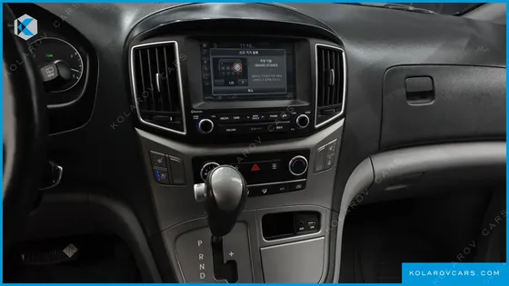 HYUNDAI STAREX 5-SEATER VAN