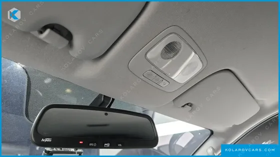 HYUNDAI STAREX 5-SEATER VAN