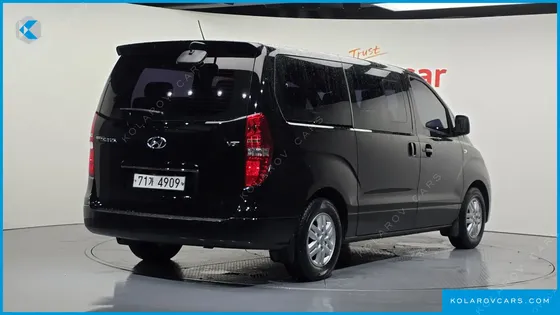 HYUNDAI STAREX 11-SEATER WAGON