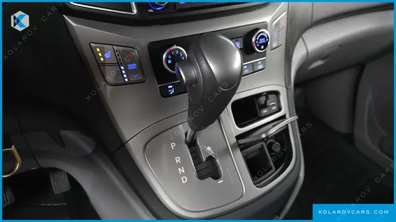 HYUNDAI STAREX 11-SEATER WAGON
