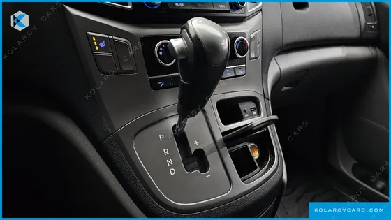 HYUNDAI STAREX 3-SEATER VAN