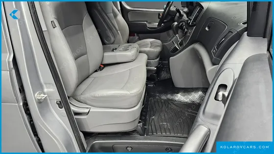 HYUNDAI STAREX 3-SEATER VAN