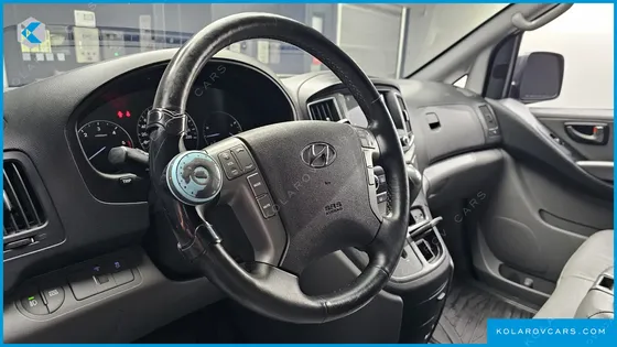 HYUNDAI STAREX 3-SEATER VAN