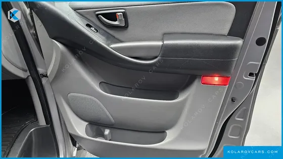 HYUNDAI STAREX 3-SEATER VAN