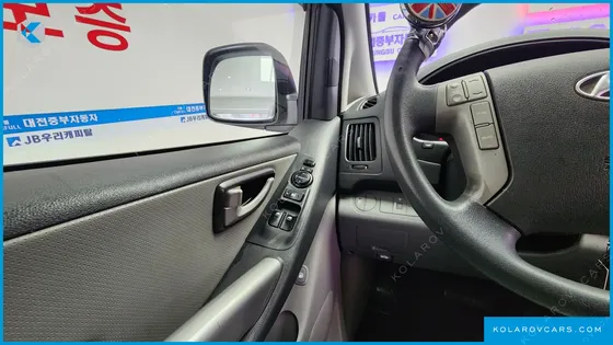 HYUNDAI STAREX 3-SEATER VAN