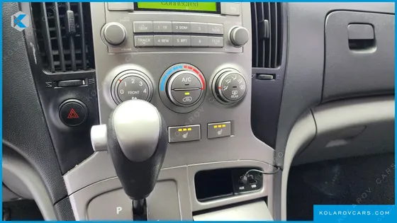 HYUNDAI STAREX 3-SEATER VAN