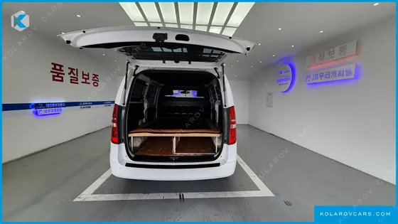 HYUNDAI STAREX 3-SEATER VAN