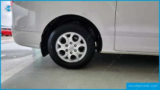 HYUNDAI STAREX 3-SEATER VAN